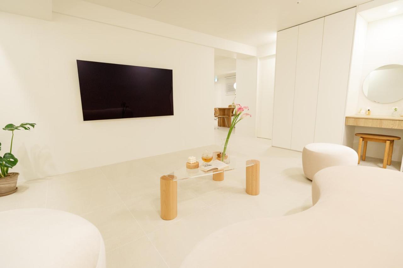 Apartment White Linen House