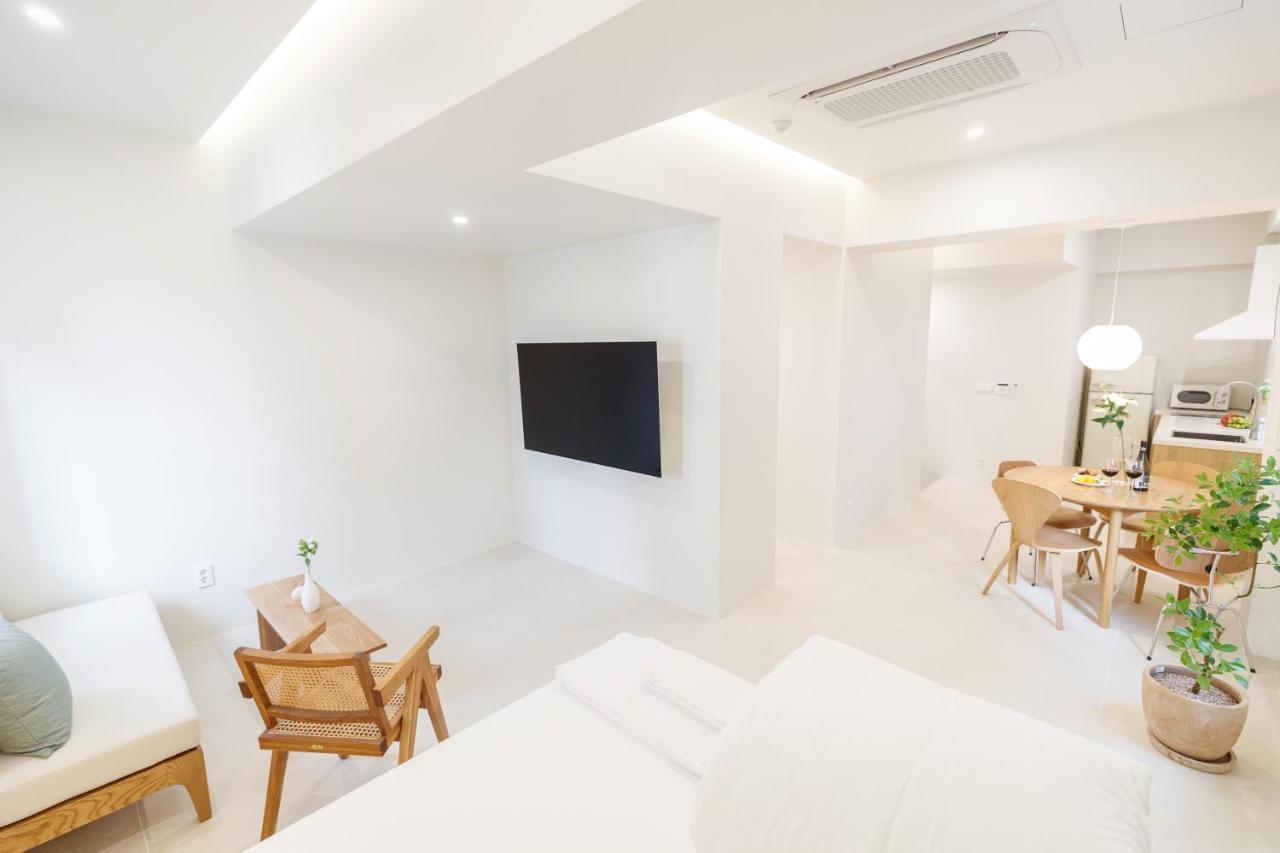 White Linen House Apartment *